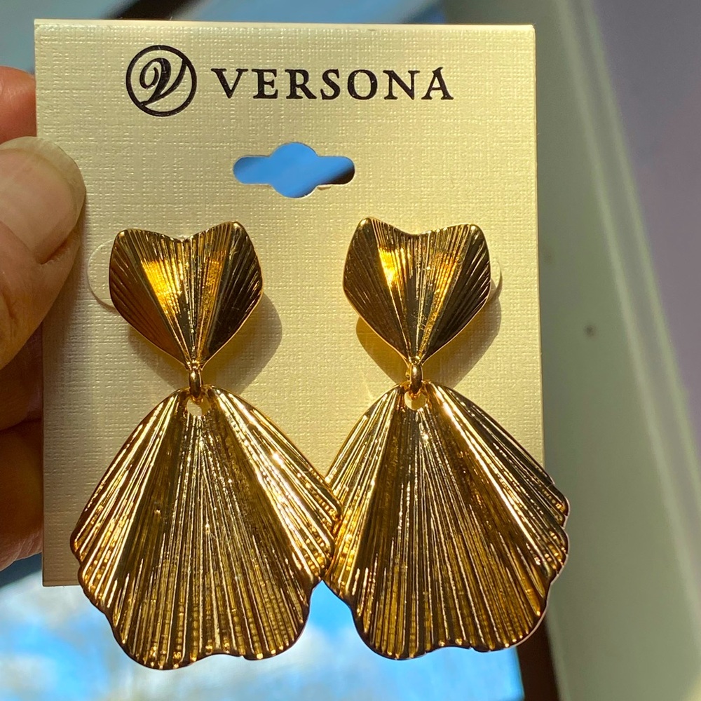 SALE 5/$25! NWT VERSONA gold dangle pierced earrings,abstract pleated design